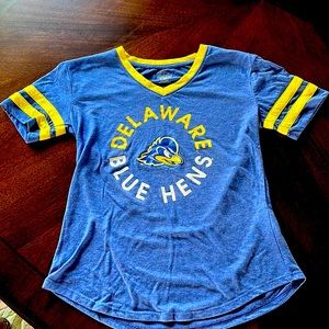 University of Delaware tee (small)